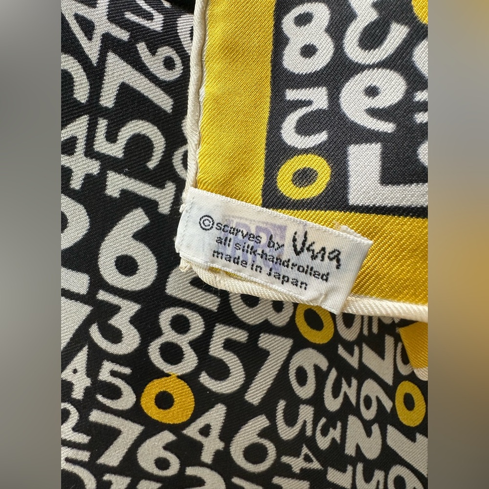 Vera Neumann 100% Silk - Picture 2 of 6